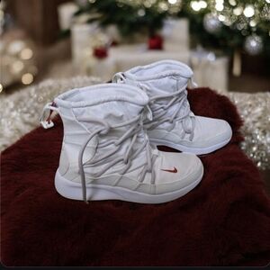 Size 8.5 - Nike Tanjun Rise High Phantom W